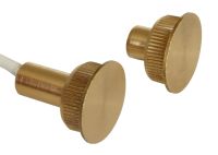 Marchio: COOPER. Articolo: 424-TF. Contatto magnetico in ottone per montaggio ad incasso negli infissi. E’ adatto all’installazione su qualsiasi tipo di infisso anche di materiale ferromagnetico (ferro), infatti, grazie alla particolare zigrinatura si incastra perfettamente dove necessario. Tipiche applicazioni sono: porte blindate, porte e portoni in ferro. Viene montato a pressione in un foro di 20 mm di diametro. La parte reed contiene una ampolla reed incapsulata ermeticamente con resina epossidica insieme ad un loop di tamper per ridurre le possibilità di effrazione. Disponibile versione con contatto NC. La connessione è a fili. Materiale contenitore Ottone Funzionamento Contatto reed uscita NC con magnete vicino o contatto reed in scambio Tipo di connessione A filo modelli TF (2 per contatto 3 per contatto in scambio + 2 per tamper) Temp. di funzionamento -25°C ÷ +70°C Grado IP IP 65 Dotazione standard fili tamper (antimanomissione) Imballo 2 pz. / confezione 