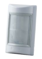 Marchio: CROW. Articolo: D&D. Marchio: CROW. Articolo: D&D. Sensore duplex IR di nuova generazione. Tecnologia a doppio infrarosso ideale per la protezione di terrazzi, balconi, ponteggi etc. Portata 18m con apertura 141.2°. Tecnologia ASIC. Contaimpulsi selezionabile. Regolazione portata. Tamper antiapertura e antirimozione. Immunità ai piccoli animali (fino a 8Kg). Doppio coperchio, grado di protezione IP65. Temperatura di esercizio -20°C / +50°C. Alimentazione 12vdc, max 18mA. Dimensioni 85 x 135 x 44mm (L x H x P). Peso 150g. Omologazione IMQ II livello.