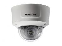 Marchio: HIKVISION. Articolo: DS-2CD2725FHWD-IZS. Telecamera Minidome Linea 3 a risoluzione 2MP (1280x960pixel) a 25fps, di tipo Day&Night con filtro IR meccanico, installazione a soffitto/parete, regolazione del corpo camera su 3 assi, illuminatore IR integrato sino a 30m, sensore CMOS a scansione progressiva 1/3Ó, sensibilit 0.01 Lux F1.2 con AGC attivo, WDR 120dB, BLC con zone configurabili, 3D-DNR, ottica varifocale 2.8-12mm motorizzato , algoritmo di compressione H.265+/H.265/H.264+/H.264/MJPEG con codifica digitale di tipo Dual Stream, standard ONVIF, PSIA e CGI, protocolli TCP/IP, ICMP, HTTP, HTTPS, FTP, DHCP, DNS, DDNS, RTP, RTSP, RTCP, PPPoE, NTP, UPnP, SMTP, SNMP, IGMP, 802.1X, QoS, IPv6, Bonjour. ROI, standard ONVIF, PSIA, CGI e ISAPI, protocolli TCP/IP, ICMP, HTTP, HTTPS, FTP, DHCP, DNS, DDNS, RTP, RTSP, RTCP, PPPoE, NTP, UPnP, SMTP, SNMP, IGMP, 802.1X, QoS, IPv6, Bonjour. Modalit “Rotate” di inquadratura in 9:16. Supporta registrazione locale su scheda MicroSD Card (128GB) e su NAS (NFS, SMB/CIFS), Scheda di rete Ethernet 100Mbps. Smart features impostabili: 1 piano di attraversamento e 1 Area di intrusione per attivazione della registrazione su NAS, notifica all’NVR Smart per una ricerca avanzata delle registrazioni, notifica al sw di centralizzazione, invio email. Supporta accesso a Ezviz Cloud platform. 1 ingresso di allarme, 1 uscita rele, 1 ingresso audio, 1 uscita audio, compressione audio G.711/G.722.1/G.726/MP2L2. Webserver di tipo multibrowser, pulsante di reset, alimentazione,Audio/allarme I/O, 12Vdc oppure PoE 802.3af, 5.5W, IP66, temperatura di esercizio da -30¡C a +60¡C. Protezione Antivandalismo fino a IK10. Dimensioni: _140 _ 100 mm