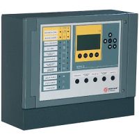 Marchio: NOTIFIER. Articolo: UDS-3N (CEY 55). Unità gestione 1 canale spegnimento indirizzabile. Gestisce 2 attivazioni per 1 canale di spegnimento, utilizzabile con centrali convenzionali e centrali indirizzate. Per quest’ultime permette la simulazione di 2 moduli d’uscita per i comandi e di 5 d’ingresso per i riporti d’informazione (per singolo canale). Nel caso di collegamento a centrale indirizzata i moduli d’uscita gestiranno le zone e lo spegnimento, mentre i moduli d’ingresso riporteranno a questa i guasti e le disabilitazioni locali. Uscite controllate di preallarme, allarme e spegnimento per singola zona. Uscita a relè per guasto, spegnimento in corso, prolungamento emergenza (porta aperta), solo manuale e interruzione emergenza (blocco). Ciascun canale può essere programmato a singolo e doppio consenso con tempo di scarica programmabile. Display grafico a 8 righe per 8 colonne. L’unità ha una tastiera e tasti funzione per la gestione e la programmazione. Può essere gestito lo spegnimento in modo automatico, manuale o disabilitato per singolo canale. Certificata CPR in accordo alle EN 12094-1:2003 e EN 54-4. Alimentazione 230Vca o 24Vcc, carica batteria da 0,45A. Alimentazione utenze con corrente di 1,25A. Ricarica 2 x 12V 7Ah. Dimensioni 274mm x 333mm x 113mm.