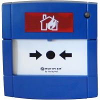 Marchio: NOTIFIER. Articolo: M700KACI-SG-B. Pulsante indirizzabile manuale a rottura vetro, colore blu con scatola di montaggio incasso. Provvisto di LED rosso per la segnalazione locale di attivazione. Indirizzamento a mezzo di selettori rotanti e provvisto di doppio isolatore per protezione della linea di comunicazione. Destinato al comando di blocco spegnimento. Fornito con chiave di test. Conforme alla Normativa EN 12094 parte 3. Alimentazione 15-28Vcc. Corrente a riposo di 200 microA ed in allarme di 5mA con led attivo. Temperatura di funzionamento da 0°C a +50°C. Umidità relativa sino a 95%. Grado di protezione IP 44.