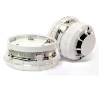 Marchio: NOTIFIER. Articolo: DSS-PC-I02. Base di colore bianco con sirena elettronica indirizzabile e lampeggiante con isolatore. Alimentata direttamente da loop. Indirizzabile a mezzo di selettori rotanti. Potenza acustica di 95 dB massimo a 1 metro con 32 diverse tonalità e tre livelli sonori.