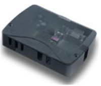 Marchio: CARDIN. Articolo: RCQ449W00. INTERFACCIA MULTIPROTOCOLLO Decodifica il segnale proveniente via radio da un TRQ449 o via filo da una tastiera DKS250T e presenta in uscita un segnale digitale Wiegand/ISO-3554 e RS232 (verso un PC), contenente il codice del TX attivato in 13 formati differenti. È disponibile un contatto al quale può essere collegato un temporizzatore oppure un interruttore con lo scopo di abilitare o disabilitare l'interfaccia in diverse fasce orarie. L'uscita seriale RS232 permette l'interfacciamento con un personal comparter tramite un software di gestione utente, fornito con il kit. Completo di cavo di connessione e software su CD-ROM. Dati tecnici Frequenza portante ............................................... 433,92 MHz Alimentazione ...................................................... 12/24 Vac/dc Assorbimento ..................................................................20 mA Dimensioni di ingombro ............................... 120 x 85 x 20 mm