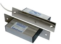 Marchio: COOPER. Articolo: 1051-CSA. Contatto magnetico per installazioni in interni ad incasso con elevato livello di sicurezza. I circuiti magnetici in cui le diverse ampolle reed si agganciano ai campi magnetici generati da batterie di magneti, vengono sbilanciati all'approssimarsi di un magnete esterno di effrazione attivando di conseguenza l'allarme. La protezione sui fili è garantita da un loop di tamper. Si fissa al serramento con viti dopo avere praticato una finestra per l’incasso di opportune dimensioni.  