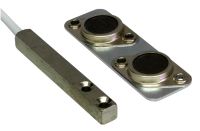 Marchio: COOPER. Articolo: 455-CSA. Contatto magnetico per avvolgibili in ottone nichelato di dimensioni ridotte adatto per infissi di qualsiasi materiale. Contatto Nc con magnete vicino. Grado di protezione IP 65. Temperatura di funzionamento: -25°C / +70°C. Connessione a filo con tamper. 