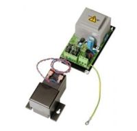 Marchio: GUARDALL. Articolo: SB52. Alimentatore per colonne. 12 VCA - 1A e 12 VCC - 500 mA, può essere installato direttamente nelle colonne per garantire la corretta alimentazione di raggi e riscaldatori. Dotato di alloggiamento per batteria tipo BS121N.