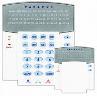 Marchio: PARADOX. Articolo: K648. Tastiera con indicatori LED 48 zone (ciascun LED può visualizzare qualsiasi numero di zona da 1 a 96) e sportello verticale di protezione dei tasti. Visualizzazione LED di 4 aree indipendenti (ciascun LED può essere programmato per visualizzare ogni area indipendente da 1 a 8). Collegamento su BUS. 1 ingresso di zona e 1 uscita programmabile (50mA). Non consente la programmazione del sistema.
