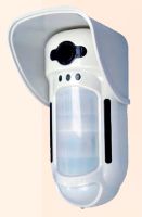 Marchio: PESS. Articolo: GRD SL4TW. Rilevatore da esterno a tripla tecnologia con IR passivi, microonde e antima -scheramento con IR attivi. Come sopra ma dotato di trasmettitore via radio doppia frequenza 868/433 MHz con funzionamento contemporaneo. Uscite di segnalazione wireless: allarme antintrusione, Tamper/Masking, batteria bassa, supervisione. Distanza di trasmissione fino a 100 m in campo aperto. Necessita di ricevitore GRD SL4TRX e batterie GRD SL4TLITIO (non comprese)