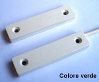 Marchio: VIMO. Articolo: CTE047VE. Contatto magnetico verde, cavo 4 poli 100 cm, con corpo plastico a basso profilo adatto per serramenti in PVC ed alluminio. Conforme a EN50131-2-6- Grado 2 Classe II. Lo spessore di 5mm e la larghezza di 15mm permettono un alloggiamento preciso nel profilato. Il magnete ad alta portata in Neodimio garantisce un ampio spazio di chiusura fino a 4 centimetri. Disponibile in cinque colori: (bianco, marrone, grigio, verde e nero), con cavo coordinato e lunghezza di cavo di uscita da 1 a 20 metri. Informazioni tecnicheMateriale/Colore Plastico/Bianco e vari Distanza di funzionamento 20/40mm Grado di protezione2 Classe ambientale II Dimensioni 55x13x5 mm Connessione cavo 4 poli 100cm Conformità EN50131-2-6 Temperatura di esercizio-25°C/+60°C Caratteristiche reedTensione max commutabile60VCC; 42,2VCACorrente max commutabile500mAccPotenza max commutabile10VAResistenza iniziale contatto0,1 ohmResistenza di isolamento10¹² MTBF n° di operazioni 10⁸