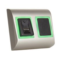 Marchio: ARITECH. Articolo: ACL870SU-BSPX-S. Lettore biometrico a strisciamento con lettore di prossimità EM/CASI/HID. Stand alone.Installazione a vista. 100 impronte. Legge EM4102, GE ProxLite/CASI Prox, HID Prox.Installazione in interno e esterno (IP65). Led a tre colori. Programmabile tramite il softwareACL800 BioManager. Struttura in alluminio. Colore Argento