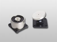 Marchio: COOPER. Articolo: 1340-D. Fermo elettromagnetico, montaggio a parete. Forza di tenuta 100Kg, senza pulsante di sblocco . 