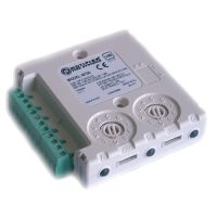 Marchio: NOTIFIER. Articolo: M721E (CEIA 73C). Modulo a due ingressi ed un'uscita utilizzabile con centrali analogiche indirizzate. Gli ingressi controllati saranno su linea sorvegliata. L?uscita ha un contatto in scambio libero da potenziale. Il modulo, utilizzando tre indirizzi consecutivi, viene indirizzato per mezzo di selettori rotanti con numerazione da 01 a 99. Questi è dotato di un led verde lampeggiante in condizioni normali ed acceso fisso in allarme. Il modulo dispone d?isolatore di corto circuito. Certificato CPR in accordo alle Normative EN54 parti 17 e 18. Alimentazione 15-30Vcc. Corrente a riposo di 340 microA e di 600 microA con led attivo. Temperatura di funzionamento da -20°C a +60°C. Umidità relativa sino a 95%.