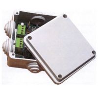 Marchio: NOTIFIER. Articolo: INT8C (RIL138N). Interfaccia relè per allarme, guasto e temporizzazione per i rivelatori serie AS/ASF/BS/BSF. Completo di custodia IP 55.