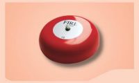 Marchio: VIMO. Articolo: C9ASMBF8. Cinque modelli compongono la serie di campane per interni ed esterni nei diametri classici da 150 mm (6”) e da 200 mm (8”). Tutte le campane hanno il gong in alluminio che consente una resa acustica ai massimi livelli, unita a consumi estremamente bassi - solo 11 mA per il modello da interni 150 mm. Le campane per esterni sono state progettate per resistere alle intemperie (weatherproof) ed hanno una scatola di giunzione per il montaggio a muro con foro d’ingresso singolo o doppio, per la massima flessibilità in fase di installazione. Il kit per esterni comprende anche guarnizioni e pressatubi (IP65). Per Interni. Alimentazione 24Vcc 17mA. Conformità EN54-3 LPCB 692a/01. Potenza 99 dB @1 m. Dimensioni 6 x 200 Ø mm.