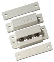 Marchio: ARITECH. Articolo: DC104. Contatto magnetico a scambio a giorno a vite. Bilanciato. GAP da 9 mm a 31 mm.