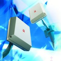 Marchio: CIAS. Articolo: ERMUSA 80. Barriera a microonde a tecnologia planare. Consumo 90 mA. Quattro canali di codifica. Uscite separate di intrusione e manomissione. Certificato 3° livello IMQ. Portata 80m. - Peso: 1 Kg.ATTENZIONE! Non usare per installazioni bordo muro condistanze superiori a 50m.Per installazioni bordo muro fino a 30 metri utilizzare lastaffa CODICE staffamuro 30-C, da 30 a 50 metri utlizzareuna staffa affinchè il centro antenna della barriera risulti a50 cm dal muro.