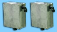 Marchio: CIAS. Articolo: PALINOX-SD+. Coppia di scatole di derivazione in acciaio inox(185x230x100mm) con guida DIN e predisposizione peralloggiamento trasformatore TR 30. Peso: 4,6 Kg.