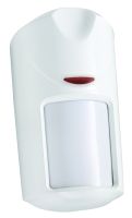 Marchio: DOMOTEC. Articolo: DIM80. Il rivelatore DIM80 è adatto per installazione in aree esterne quali balconi, terrazze cortili, ponteggi. La tripla tecnologia di rivelazione utilizzata (microonda, doppio infrarosso e DSP Digital Signal Processing) ed un particolare filtro ottico garantiscono una elevata immunità ai falsi allarmi. Il grado di protezione IP55 lo protegge dalla polvere, dalla pioggia e dagli insetti.Caratteristiche• Conforme EN 50131-2-4 grado II EN50131-4 e successive A1-A2ETSI EN301 489-1 V1.6.1:2005• Portata nominale 12 x 12 m• Apertura di rivelazione 110° o 15° con mascherina in dotazione• Sensore piroelettrico a doppio elemento + oscillatoredielettrico planare MW 10,525 GHz• Analisi combinata IR+MW+DSP Digital Signal Processing• Modalità AND• Elevata immunità all’esposizione alla luce diretta• Compensazione automatica della temperatura• Regolazione sensibilità infrarosso (alta/bassa)• Regolazione sensiblità microonda• Immunità agli animali al disotto dei 20 Kg di peso• Abilitazione/disabilitazione dei LED• Contenitore dal gradevole design in materiale resistenteal degrado causato dai raggi solari (UV)• Grado di protezione IP55• Uscita contatto allarme selezionabile NA o NC• Tamper antimanomissione • Tensione di lavoro compresa tra 9Vcc e 16Vcc• Corrente standby/allarme <30 mA • Dimensioni: mm 153x80x58