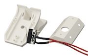 Marchio: DOMOTEC. Articolo: DSN73. Snodo per montaggio ad angolo con microswitch antirimozione.Caratteristiche• Adatto per rivelatori DIM70 e DIM72AM• Utilzzando lo snodo per montaggio ad angolo DSN73 è possibilerealizzare un impianto conforme alla Norma CEI 79-2 - 2° livello.