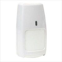 Marchio: HONEYWELL. Articolo: IS25100TC. Sensore a tenda per applicazioni commerciali. Questo sensore dispone delle pi avanzate caratteristiche tecnologiche applicate alla gamma dei sensori infrarossi passivi come: autodisabilitazione del led dopo il walk test (riduzione costi di installazione), ottiche a sensibilit uniforme (brevettate), antistrisciamento, elemento pyro protetto contro la luce bianca, sigillato contro i piccoli insetti. Reale compensazione della temperatura bidirezionale. Temperature di esercizio ai vertici della gamma (-10/ +50 gradi celsius), elevatissima immunit ai disturbi elettromagnetici indotti. SnodoSMB10T. Alimentazione : 8, 5~15, 4V CC, 17/ 21mA @ 12VCC Dimensioni : 112x60x40mm (A x L x P) Portata : 30 x 6 m EN50131-2-2