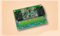 Marchio: VIMO. Articolo: C1RA001. Circuito di interfaccia relè 12Vcc 10A amplificato in corrente per l’accoppiamento di circuiti di uscita a basse correnti tipo open collector, NPN o PNP, che debbano pilotare carichi di potenza. L’unità è composta da due relè indipendenti, con alimentazione comune, ognuno dei quali pilota, tramite contatto di scambio da 10A, il proprio carico. Gli ingressi di comando accettano correnti non inferiori a 2 mA per il comando positivo e 0.5 mA per il comando negativo. Disponibile anche nella versione con 2 relè a 24Vcc (C1RA002). Dimensioni 72x50 mm. Tensione di lavoro max 13,8Vcc. Corrente assorbita max 36mA +/-10% per circuito. 