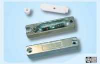 Marchio: VIMO. Articolo: CTC049MR. Contatto magnetico per installazione a vista su serramenti ferromagnetici omologato IMQ. il collegamento è dato da 4 morsetti interni. Un tamper anti rimozione è previsto sulla parte reed. Nella confezione sono contenuti tappi coprivite a pressione. La distanza di funzionamento di 25 mm (non ferromagnetici) 12mm (ferromagnetici) garantisce funzionamento ottimale su tutte le superfici. A richiesta, distanziali anti strappo per la parte reed. Dimensioni mm 80x18x18 reed/magnete. EN50131-2-6 IMQ CEI 79/2 IMQ 1° Liv. Morsetti 2 tamper 2 contatto.