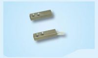 Marchio: VIMO. Articolo: CTLC002CA. Il contatto magnetico CTLC002 completa la gamma dei rivelatori per superficie miniaturizzati. Solo 6 mm di spessore per 25 mm di lunghezza. Disponibile anche nella versione con cavo con guaina. 4 conduttori per il collegamento del contatto NC con magnete vicino e tamper. La distanza minima garantita tra contatto e magnete è di 10 mm. Il fissaggio è realizzato tramite 4 viti autofilettanti (di serie). Dimensioni mm 15x6x6 reed/magnete. Cavo 4 poli 100cm. EN50131-2-6 Grado 2 Classe IV IMQ. CEI 79/2 1°Liv IMQ. Viti di fissaggio incluse.