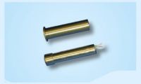 Marchio: VIMO. Articolo: CTI001. Il contatto magnetico CTI001 rappresenta la migliore soluzione per le installazioni ad incasso su serramenti in legno e non ferromagnetici in genere. Da oltre 30 anni questo prodotto rappresenta la scelta ideale per l’installazione a scomparsa. Il contatto è provvisto di 2 fili di uscita per contatto NC con magnete vicino e 2 per il circuito tamper. La distanza minima garantita tra contatto e magnete è di 12 mm. Questo contatto è compatibile con la serie di magneti CTM. Dimensioni mm 31x7,5Ø reed 29,5 x7,5Ø magnete. Connessione 4 fili lunghezza 30cm. EN50131-2-6 CEI 79/2 Grado 2 Classe IV 1°Liv.