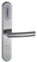 Marchio: ETER. Articolo: ETER D-3-SS929. Maniglia stand alone con lettore di prossimità Carte: carte TEMIC 125 Alimentazione: 4 pile AAA alcaline Durata: circa 18 mesi (dipendenti dall’utilizzo) Segnalazione di batteria bassa: quando la tensione è minore di 4.5V (circa 100 aperture prima di doverle sostituire) Consumo a riposo: 12uA Consumo in apertura: 200mA Tempo di apertura: 7 secondi. Sblocco di emergenza: tramite chiave o carta master Spessore porta: tra 28mm e 85mm. Dimensioni: 270mm × 73.8mm ×16.5mm Peso: 2.5Kg Orientamento: sinistra premere per aprire, destra premere per aprire, sinistra tirare per aprire, destra tirare per aprire. 