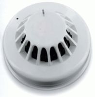 Marchio: COOPER. Articolo: M12. Rivelatore convenzionale multifunzione (tipologia selezionabile attraverso dei selettori) con LED visibile ad ogni angolazione. Incorpora speciali algoritmi che lo rende altamente sensibile a diversi tipi di incendio e immune ai falsi allarmi dovuti a condizioni rumorose. Completo di base relè 12 Vcc. Omologazione EN54-5 – EN54-7. 
