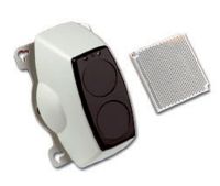 Marchio: COOPER. Articolo: MBD100R. Rivelatore lineare di fumo con portata 100m, costituito da una singola unità che incorpora un trasmettitore (Tx) e un ricevitore (Rx). Il trasmettitore emette un fascio di luce ad infrarossi che viene riflesso da un’unità prisma (Reflex) installata sulla parete opposta. Il rivelatore lineare MBD100R è alimentato direttamente dalla zona della centrale serie Firedex FX2200CF sulla quale è installato. I collegamenti del trasmettitore e del ricevitore sono realizzati con cavi multipli attestati all’unità di controllo che oltre a fornire l’alimentazione a 24 Vcc, mette a disposizione un contatto di allarme ed uno di guasto. Possono essere installati un massimo di 1 rivelatore lineare per ogni singola zona. Certificato CPD EN54:12