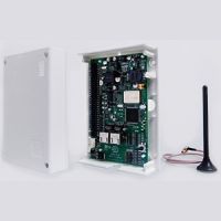 Marchio: NOTIFIER. Articolo: DAL-COM-21. 47713003 - Communicator IP/3G EN 54.21 in contenitore in plastica e antenna. Permette una connessione supervisionata e la trasmissione di allarmi, guasti e segnalazioni tecniche ai Centri di Controllo. Doppie connessioni di comunicazione: primaria via TCP/IP e  in backup via GPRS/3G. DAL-COM-21 può essere utilizzato sia come Communicator esterno oppure come convertitore IP nei sistemi di allarme antincendio già installati.Le notifiche di allarme tramite TCP/IP da DAL-COM-21 possono essere ricevute da stazioni di ricezione dotate di un ricevitore standard SIA DC09.DAL-COM-21 è dotato di otto ingressi per il collegamento diretto di uscite relè, ad esempio da sistemi di allarme antincendio convenzionali, e di quattro uscite che possono essere gestite da remoto. Inoltre possono essere collegate direttamente fino a 4 telecamere IP.In funzione 