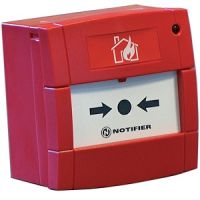 Marchio: NOTIFIER. Articolo: M700KW (ACI146). Pulsante manuale indirizzato a rottura vetro da esterno  con scatola incasso di montaggio. Chiave di test. Installazione a vista. Morsettiera plug and play che ne facilita il cablaggio. Provvisto di led rosso per la segnalazione locale di allarme. Indirizzamento a mezzo di selettori rotativi e con doppio isolatore per protezione della linea di comunicazione. Vetro di rottura dotato di pellicola di protezione. Di colore rosso.
