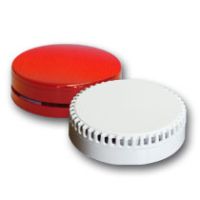 Marchio: COOPER. Articolo: 4800. Tappeto trasparente sensibile al calpestio che, grazie al ridottissimo spessore, è inseribile sotto tappeti, passatoie, moquette, ecc. E’ realizzato in PVC con un collegamento di listelli in acciaio temperato e stagnato separati tra loro da un sottile strato di isolante. Quando il tappeto rileva una pressione localizzata maggiore di 1,5 Kg chiude il contatto in uscita. Connessioni a saldare Contatto NA 500mA/75Vcc; Lung.xLargh.xSpessore= 5000 x 740 x 3 mm (può essere tagliato alla lunghezza necessaria). 