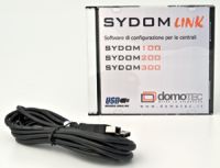 Marchio: DOMOTEC. Articolo: Sydom-Link Kit. Il software SYDOM-LINK permette di programmare la centrale da PC localmente utilizzando la porta USB presente di serie in ogni centrale, o da remoto con la scheda modem opzionale.Caratteristiche• S.O.: Windows XP-Windows Vista-Windows Seven• Menù intuitivo per una programmazione semplificata e veloce dei parametri di configurazione• La possibilità di aggiornamenti parziali della configurazione riduce al minimo il tempo di programmazione• Ogni configurazione può essere salvata per essere replicata o utilizzata in un secondo momento• Kit CD + cavetto collegamento USB 2.0 spine AB connessione m/m lunghezza 3 m