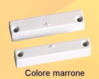 Marchio: DOMOTEC. Articolo: DMM04M. Contatto magnetico marrone termoplastico a vista con morsetti.• Parallepipedo dimensioni ridotte• Termoplastico• D max: 11 mm (su ferro); 15 mm (su altri materiali)• Contatto reed NC (a magnete vicino)200Vcc/1A/10W• Connessione con 2 morsetti• Adatto per infissi in ogni materiale• IP40 • -25/+70°C