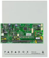 Marchio: PARADOX. Articolo: SP5500. Centrale a microprocessore a 5 zone cablate (10 con la funzione di duplicazione zone) espandibile fino a 32 zone cablate/senza fili. Fino a 15 zone su tastiere (1 per tastiera). Possibilità di inserimento a chiave. Memoria 256 eventi, 32 codici utenti e telecomandi. Possibilità di inserimento rapido con zone aperte, e di suddividere l’impianto in 2 aree indipendenti con area comune. Combinatore telefonico digitale incorporato: 3 numeri per Centrale di Sorveglianza e 5 numeri per combinatore vocale (con VDMP3). Cambio automatico dell’ora legale e solare. Tasto di ripristino programmazione (riporta ai valori di default e riavvia), connessione diretta a 9.6k baud con il software WinLoad. 2 uscite programmabili, espandibili a 16. 1 uscita a relè.Possibilità di espansione a 32 zone con moduli di espansione su BUS per zone cablate e/o senza fili MAGELLAN. Alimentatore “switching” 1.1A. Armadio metallico mm 280x280x76. Compatibile con tastiere TM50, K32LCD+, K32I, K32+, K10H, K10V, K636, K32LX e K32LX/86.➤ Possibilità di inserimento Totale, Notturno, Perimetrale e Disinserito per singola area➤ Compatibile con modulo combinatore telefonico vocale VDMP3➤ Compatibile con modulo comunicatore PCS250 per rete GSM➤ Compatibile con modulo Internet IP150➤ Firmware aggiornabile localmente tramite interfaccia 307USB e software WinLoad➤ Programmazione facilitata con menu guidato➤ Modalità di funzionamento StayD➤ Con ricevitore RTX3: fino a 32 trasmettitori senza fili e fino a 32 telecomandi bidirezionali REM2 o REM3, fino a 8 tastiere senza fili K32RF o K32IRF, fino a 2ripetitori radio RPT1, fino a 16 moduli uscite PGM senza fili 2WPGM➤ Conforme EN50131 Grado 2