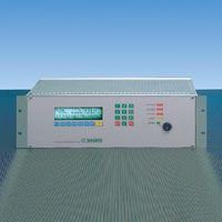 Marchio: ELKRON. Articolo: STG/MTSLB. Centrale di rivelazione gas che consente il collegamento da un minimo di 8 ad un massimo di 104rivelatori di gas infiammabili tossici o di ossigeno con uscita proporzionale 420mA> Il collegamento avviene tramite concentratori remoti (opzionali) disposti su linea seriale RS485.> La centrale dispone di 4 relé di uscita in centrale per l’interfacciamento verso il campo e 4 usciteopen collector> La centrale può essere configurata con rivelatori diversi tra loro sia come gas rivelato sia comesoglia di attivazione> Si possono configurare sia rivelatori di gas sia esplosivi che tossici> La centrale può memorizzare fino a 800 eventi> Alloggiamento: box in metallo> Dimensioni (hxlxp): 420 x 440 x 140 mm> Display: LCD retroilluminato 256 x 64 punti> Alimentazione: 230 Vac> Ampliabilità: Fino a 64 uscite O.C. con 8 moduli STG/OUT16 opzionali> Temperatura relativa: 0° ÷ +40°C> Umidità relativa: 15-85% non condensante