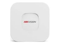 Marchio: HIKVISION. Articolo: DS-3WF01C-2N. Il set di dispositivi DS-3WF01C-2N consente una configurazione rapida e comoda del bridge wireless tra due reti LAN, ad esempio in edifici separati. Il set include un punto di accesso e una stazione client. I dispositivi funzionano nello standard 802.11 b/g/n e sono inoltre dotati di antenne efficienti 2x2 MIMO. Ciascuno dei dispositivi è inoltre dotato di 2 porte LAN, una delle quali consente l'alimentazione e il collegamento alla rete LAN, mentre la seconda consente l'accesso alla rete di un altro dispositivo senza l'impiego di switch aggiuntivi. La custodia è in plastica resistente ai raggi UV e offre una resistenza anche alle condizioni atmosferiche più avverse.